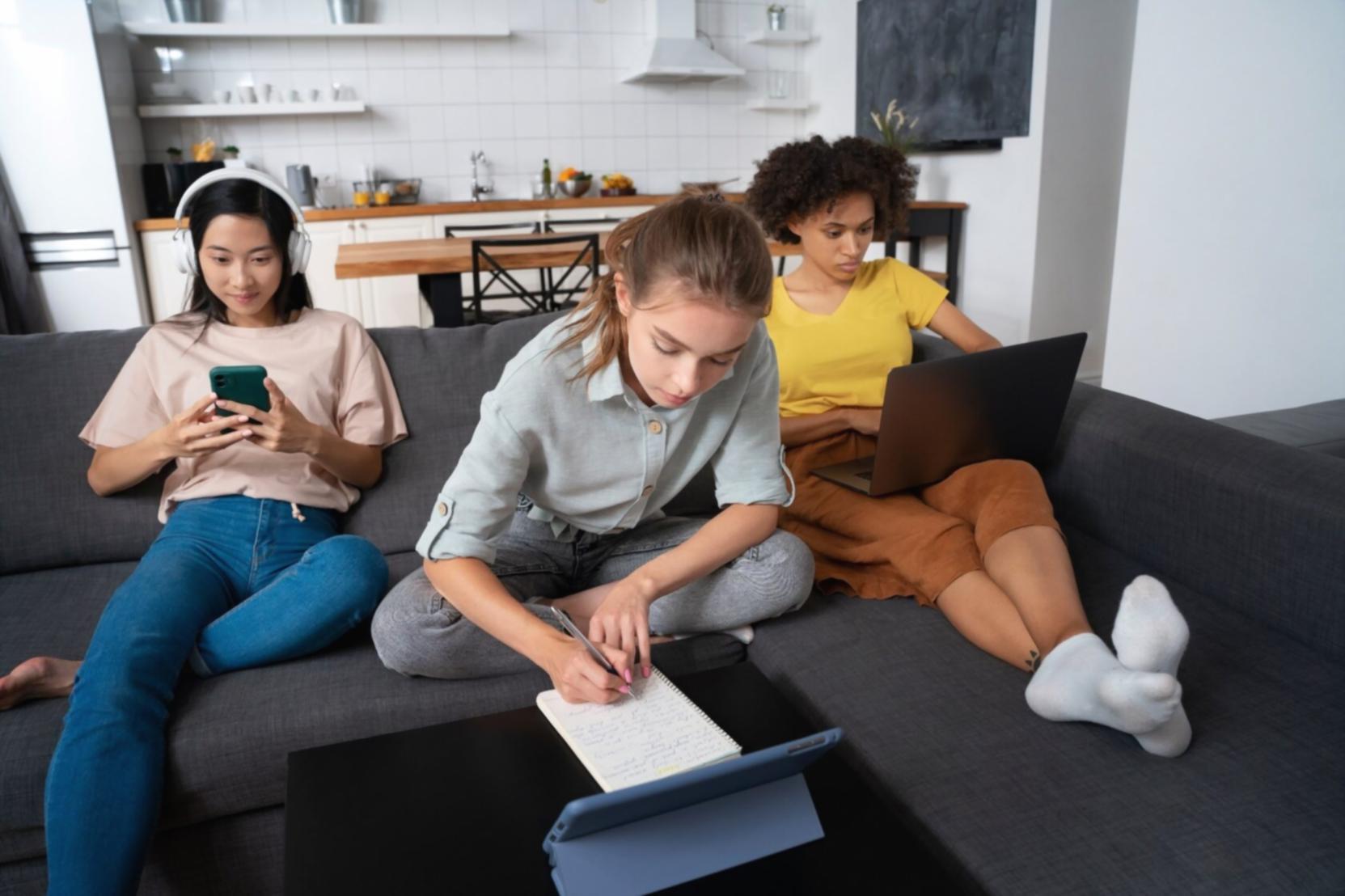 Teilnehmer bei interaktivem Online-Webinar zur Vermögensberechnung